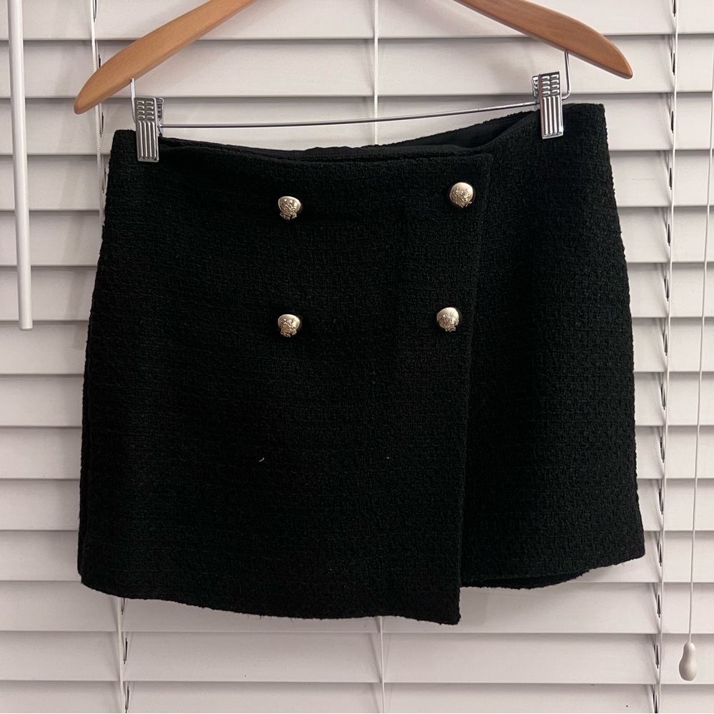 Mango skirt, new condition, no spot , stain ,any damage. Very cute, lining